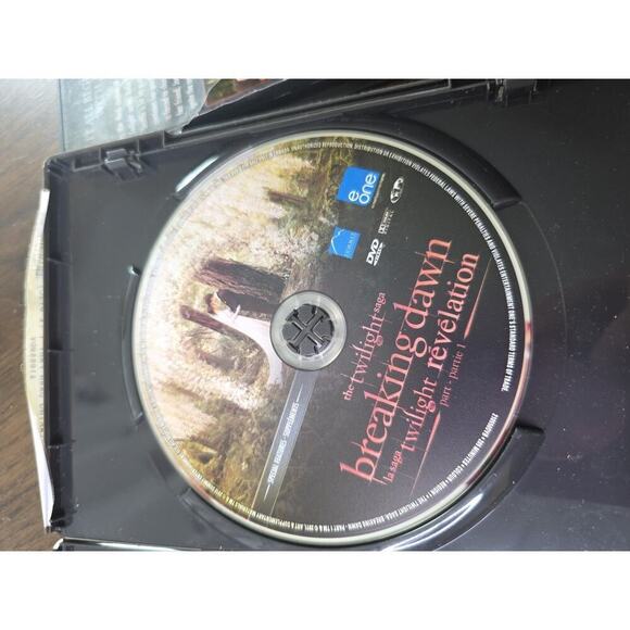 2 DVD Special Edition Sets: The Twilight Saga - Breaking Dawn Part 1, Eclipse - Picture 11 of 16